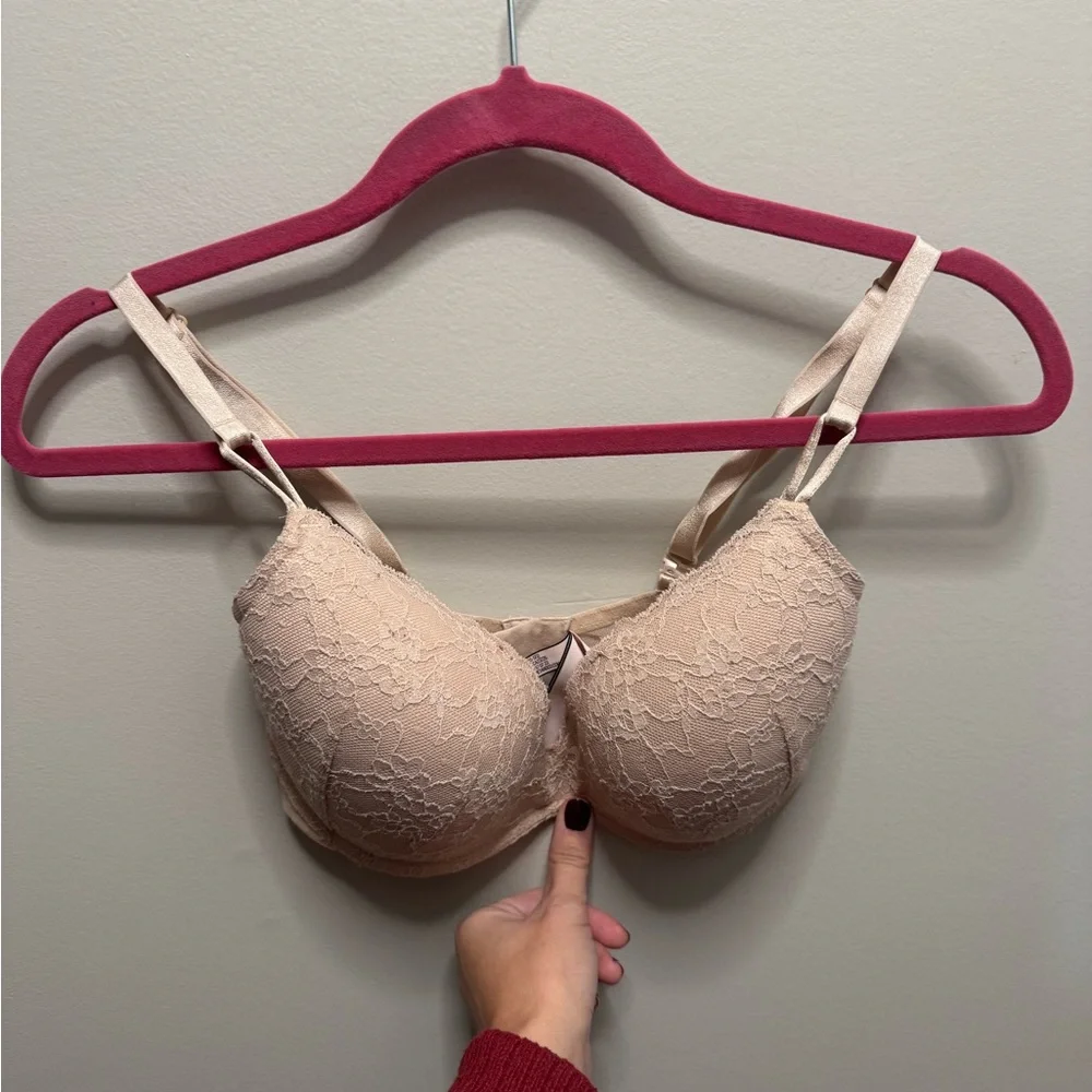 NWOT Victorias Secret Sexy Tee Posey Lace Wireless Push-up Bra